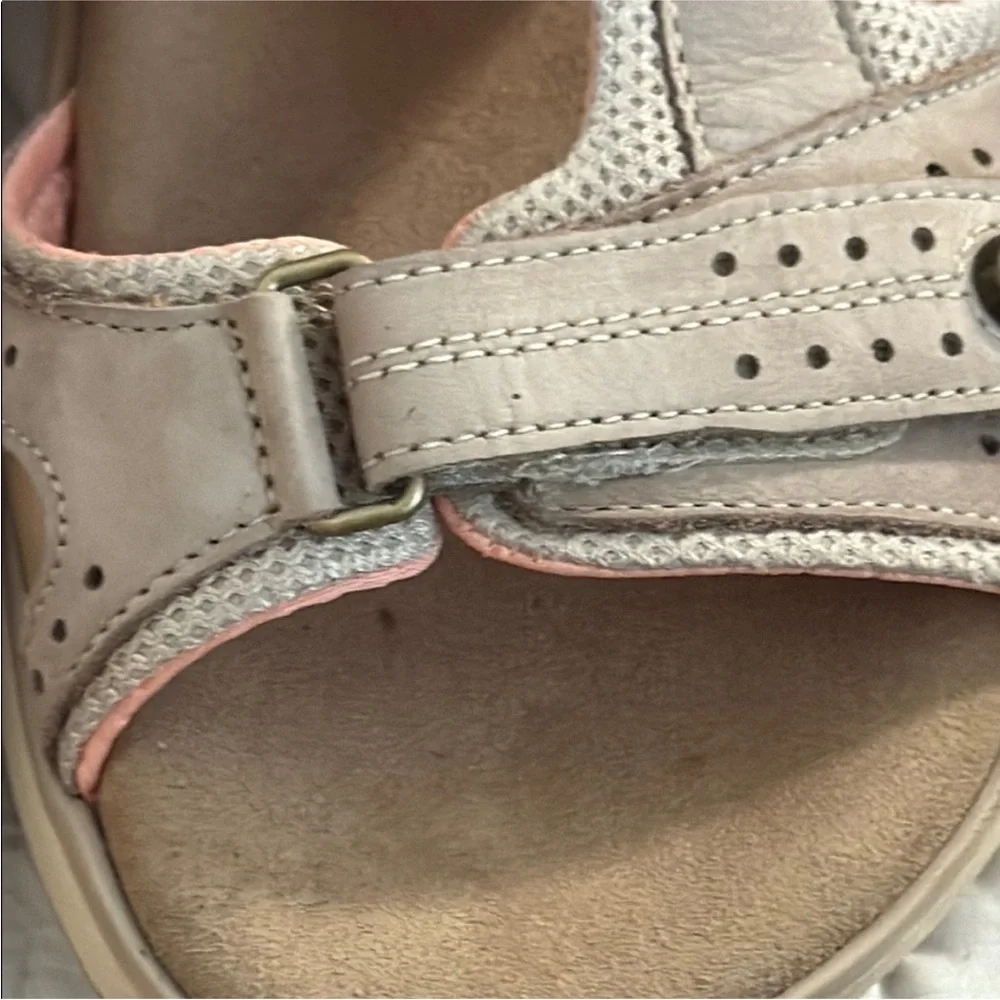 SAS‎ Embark Active Comfort Sandal Taupe Leather  Women Sz 6